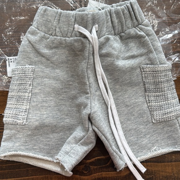 Stylish Gray Kids Shorts with Pockets - Picture 1 of 1